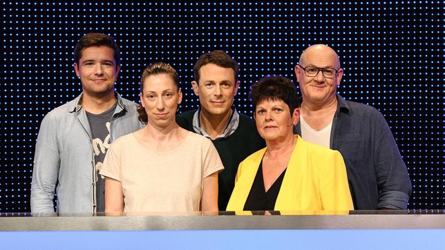 Moderator Alexander Bommes mit den Kandidaten: Tobias Jäser, Aniko Juhasz, Sabine Winter und Patrick Müller.