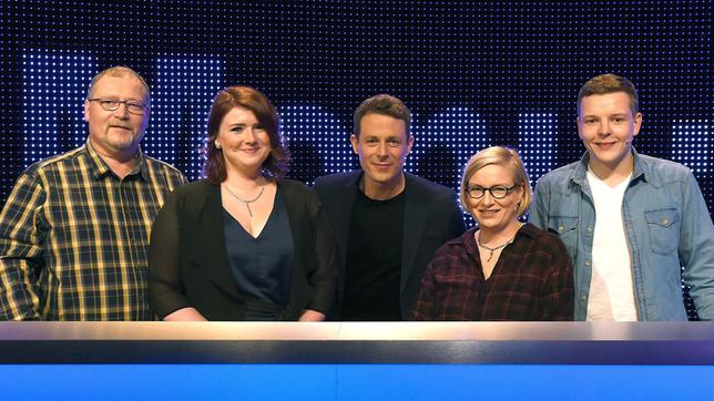 Bild: ARD/Uwe Ernst Moderator Alexander Bommes mit den Kandidaten: Wilhelm Westbrink, Dinah Gajewski, Ilona Stoldt und Thomas Rothfeld.