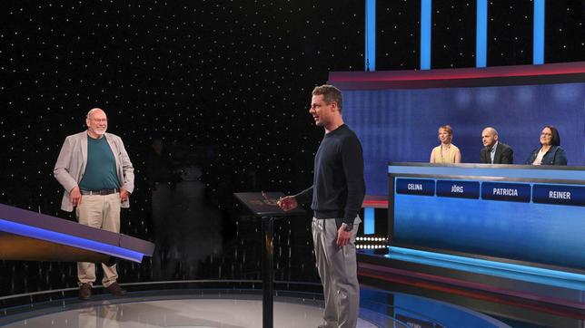 Moderator Alexander Bommes mit den Kandidat:innen: Reiner Schreiber, Celina Dienstag, Jörg Hoffmann und Patricia Ginetto.