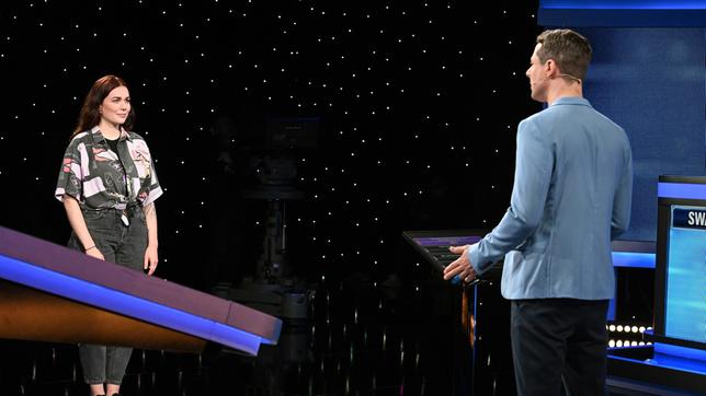 Bild: ARD/Uwe Ernst Moderator Alexander Bommes mit der Kandidatin Anna Kipp.