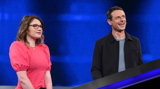 Bild: ARD/Uwe Ernst Moderator Alexander Bommes mit der Kandidatin Chiara-Emilia.