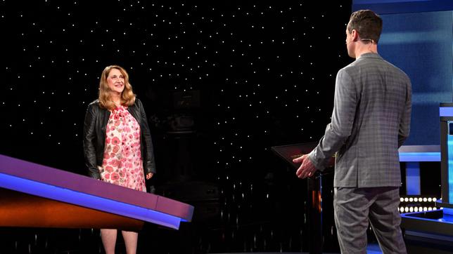 Moderator Alexander Bommes mit der Kandidatin Nicole Meissner.