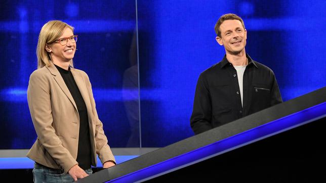 Bild: ARD/Uwe Ernst Moderator Alexander Bommes mit der Kandidatin Yvonne Klink.