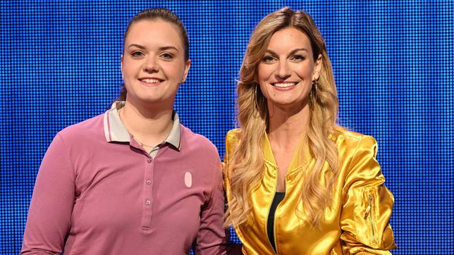 Bild: ARD/Uwe Ernst Radio 1Live Hörerin Johanna Frese mit Radio 1Live Moderatorin Friederike "Freddie" Schürheck.
