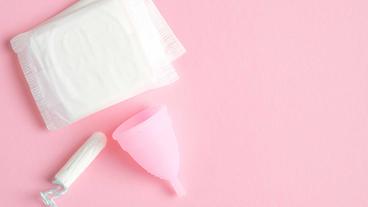 Menstruations-Hygieneartikel: Binde, Tampon und Menstruationstasse
