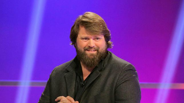 Bereit zum Mitraten? Beim Wissensquiz "Meister des Alltags" beweist Schauspieler Antoine Monot Jr. Praxisnähe und Kreativität. Den Gewinn spendet "Meister des Alltags" einem guten Zweck.
