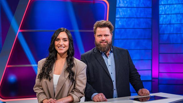 Bereit zum Mitraten? Beim Wissensquiz "Meister des Alltags" bilden Journalistin Jessica Schöne und Schauspieler Antoine Monot Jr. ein Quiz-Team. Den Gewinn spendet "Meister des Alltags" einem guten Zweck.