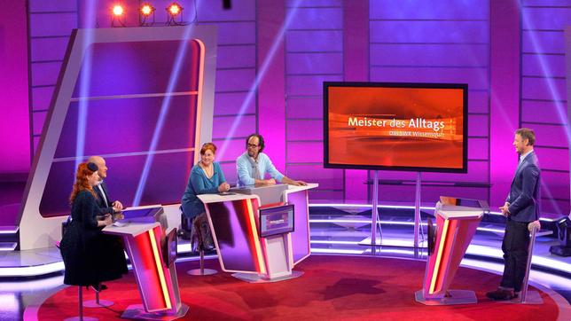 Florian Weber stellt in seinem SWR Wissensquiz die Alltagstauglichkeit seiner prominenten Kandidaten auf die Probe. „Meister des Alltags“ spendet seinen Gewinn einem guten Zweck.