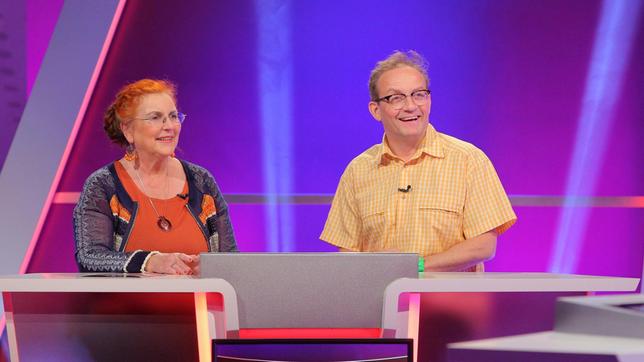 Bild: SWR Moderator Florian Weber stellt in seinem SWR Wissensquiz die Alltagstauglichkeit seiner prominenten Kandidaten auf die Probe. "Meister des Alltags" spendet seinen Gewinn einem guten Zweck.