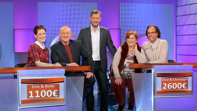 Moderator Florian Weber stellt in seinem SWR Wissensquiz die Alltagstauglichkeit seiner prominenten Kandidaten auf die Probe. „Meister des Alltags“ spendet seinen Gewinn einem guten Zweck.