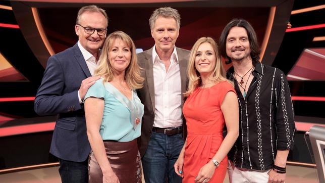 Beim "Paarduell" mit Moderator Jörg Pilawa, treten die Bestseller-Autorin Anne Gesthuysen und Moderator Frank Plasberg gegen Schlagerstar Stefanie Hertel und Singer Songwriter Lanny Lanner an.