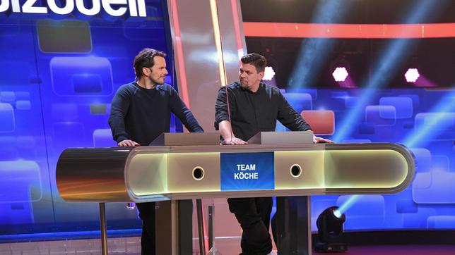 Bild: ARD/Uwe Ernst Die Kandidaten des Teams "Köche": Steffen Henssler und Tim Mälzer, beide TV-Köche.