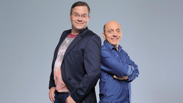 Bild: ARD/Thomas Leidig Bernhard Hoëcker (r.) und Elton (l.)