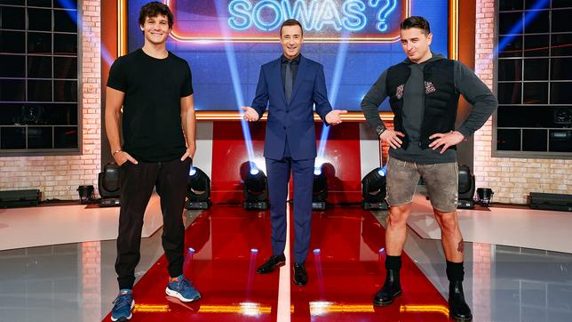 Bild: NDR/Morris Mac Matzen Moderator Kai Pflaume und seine Rateteam-Kapitäne Bernhard Hoëcker und Elton begrüßen in dieser Sendung als prominente Gäste in der ersten Runde den Musiker Andreas Gabalier und den Musiker Wincent Weiss. In der zweiten Runde den Comedian Atze Schröder und den Satiriker und Fernsehmoderator Oliver Welke, sowie in der dritten Runde die Schauspielerin Felicitas Woll und die Schauspielerin Svenja Jung.