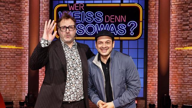 Bild: ARD/Morris Mac Matzen Als Kandidaten zu Gast bei "Wer weiß denn sowas?": Der Comedian Paul Panzer und der Comedian Kaya Yanar.