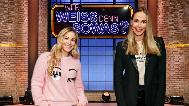 Bild: ARD/Morris Mac Matzen Als Kandidatinnen zu Gast bei "Wer weiß denn sowas?": Die Fernsehmoderatorin Andrea Kaiser und die Moderatorin Sylvia Walker.