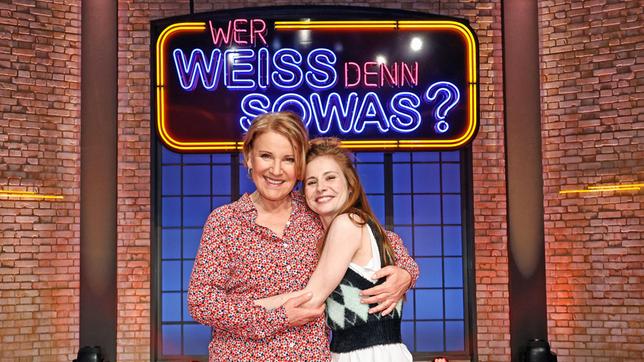 Als Kandidatinnen zu Gast bei "Wer weiß denn sowas?": Die Schauspielerinnen Mariele Millowitsch und Josefine Preuß.