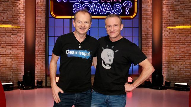 Bild: ARD/Morris Mac Matzen Der Kabarettist Willy Astor und der Musiker Michl Müller treten bei "Wer weiß denn sowas?" gegeneinander an.