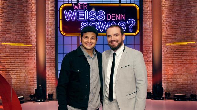Bild: ARD/Morris Mac Matzen Die beiden Comedians Kaya Yanar und Ingmar Stadelmann treten bei "Wer weiß denn sowas?" gegeneinander an.