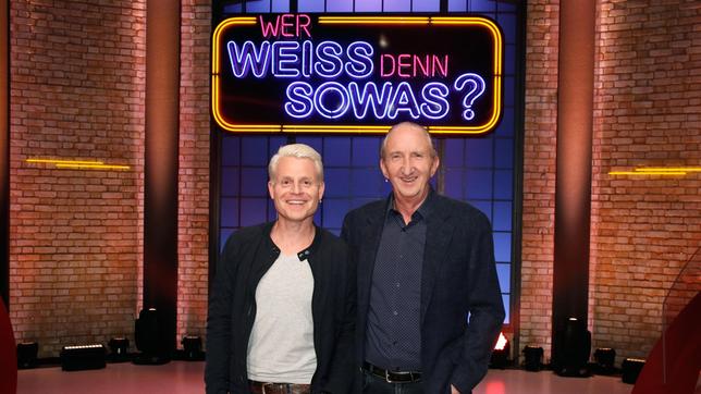 Die beiden Comedians Mike Krüger und Guido Cantz treten bei "Wer weiß denn sowas?" gegeneinander an.
