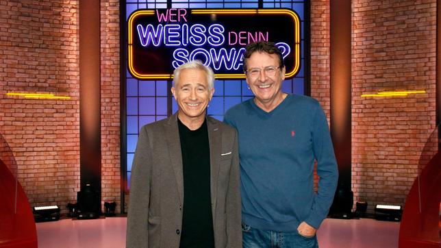 Bild: ARD/Morris Mac Matzen Die beiden "Rote Rosen"-Stars Gerry Hungbauer und Hermann Toelcke treten bei "Wer weiß denn sowas?" gegeneinander an.