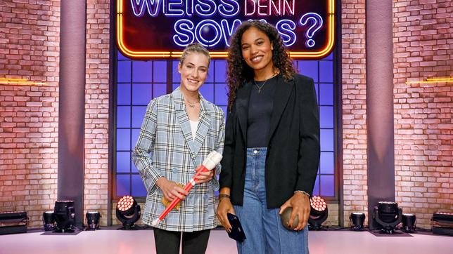 Bild: ARD/Morris Mac Matzen Die Kandidatinnen dieser Sendung: Die Gymnastin und Olympia Goldmedaillengewinnerin Darja Varfolomeev und die Kugelstoßerin und Olympia Goldmedaillengewinnerin Yemisi Ogunleye.