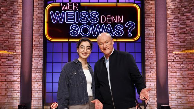 Bild: ARD/Morris Mac Matzen Die Kandidat:innen: Stand-up Comedienne Ana Lucía und der Radiomoderator und Komiker Bodo Bach.