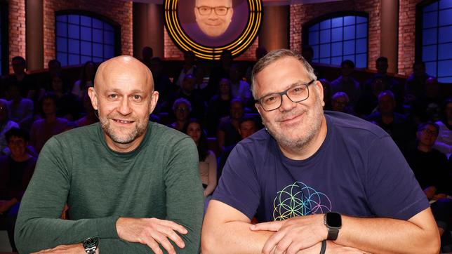 Bild: ARD/Morris Mac Matzen Ein starkes Team: Rateteam-Kapitän Elton und der Schauspieler Jürgen Vogel.
