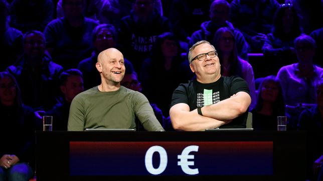 Bild: ARD/Morris Mac Matzen Ein starkes Team: Rateteam-Kapitän Elton und der Schauspieler Jürgen Vogel.