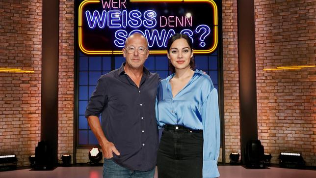 Bild: ARD/Morris Mac Matzen Heute bei "Wer weiß denn sowas?": Der Schauspieler Heino Frech und die Schauspielerin Nilam Farooq.