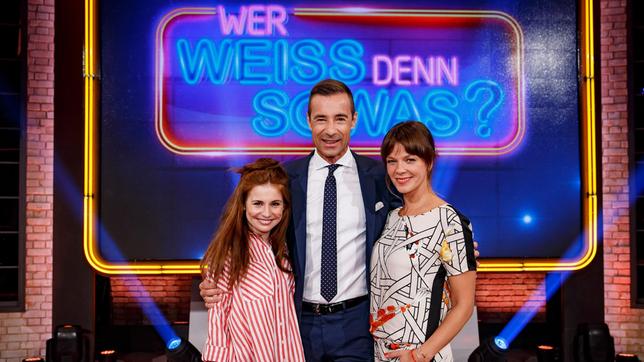 Bild: NDR/Morris Mac Matzen Moderator Kai Pflaume mit Josefine Preuß und Jessica Schwarz