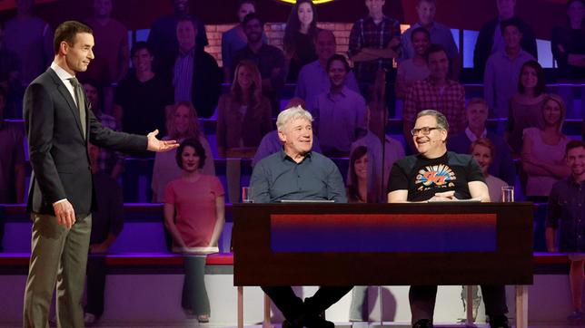 Bild: ARD/Morris Mac Matzen Moderator Kai Pflaume mit Rateteam-Kapitän Elton und dem Schauspieler Jörg Schüttauf.