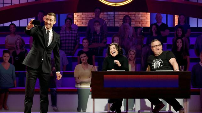 Bild: ARD/Morris Mac Matzen Moderator Kai Pflaume mit Rateteam-Kapitän Elton und der Schauspielerin Claudia Schmutzler.