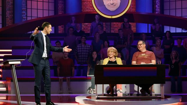 Bild: ARD/Morris Mac Matzen Moderator Kai Pflaume mit Rateteam-Kapitän Elton und der Schauspielerin Hannelore Hoger.
