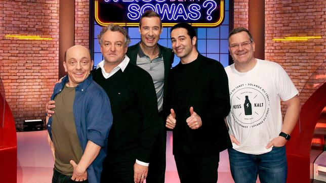 Bild: ARD/Morris Mac Matzen Moderator Kai Pflaume und seine Rateteam-Kapitäne Bernhard Hoëcker und Elton begrüßen in dieser Sendung die beiden Comedians Marco Rima und Bülent Ceylan.