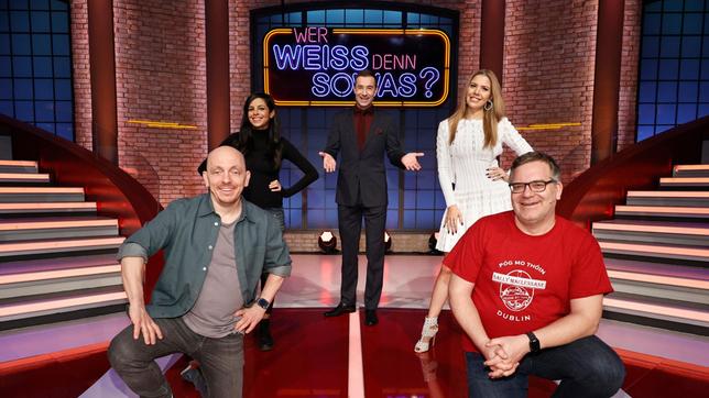 Bild: ARD/Morris Mac Matzen Moderator Kai Pflaume und seine Rateteam-Kapitäne Bernhard Hoëcker und Elton begrüßen in dieser Sendung die Fernsehmoderatorin und Schauspielerin Collien Ulmen-Fernandes und die Fernsehmoderatorin und Sängerin Victoria Swarovski.