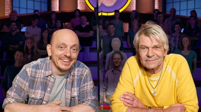 Bild: ARD/Morris Mac Matzen Rateteam-Kapitän Bernhard Hoëcker mit dem Sänger Matthias Reim
