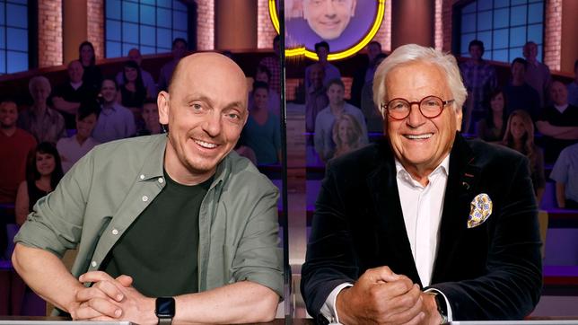 Bild: ARD/Morris Mac Matzen Rateteam-Kapitän Bernhard Hoëcker und der Pianist und Dirigent Justus Frantz bilden ein Rateteam.