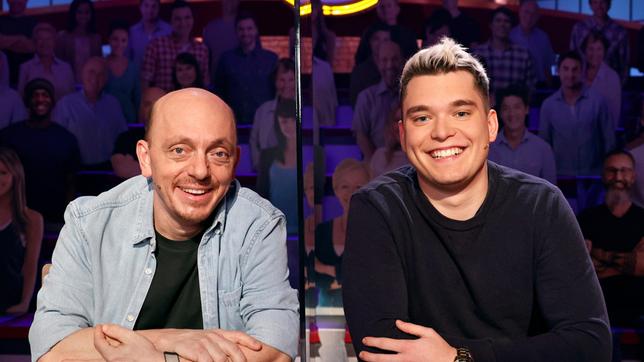 Bild: ARD/Morris Mac Matzen Rateteam-Kapitän Bernhard Hoëcker und der YouTube'er Tim Lehmann bilden ein Rateteam.