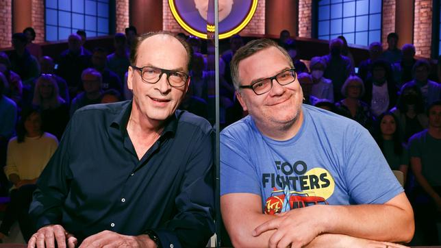 Bild: ARD/Morris Mac Matzen Rateteam-Kapitän Elton mit Schauspieler Herbert Knaup.