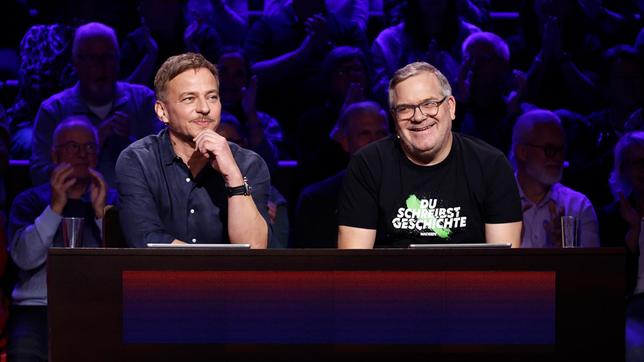 Bild: ARD/Morris Mac Matzen Rateteam-Kapitän Elton mit Schauspieler Tom Wlaschiha.