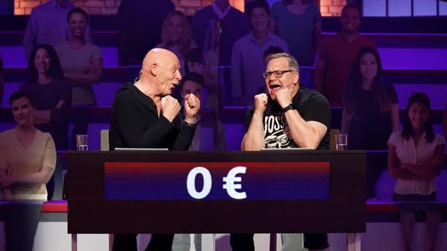 Bild: ARD/Morris Mac Matzen Rateteam-Kapitän Elton und der Arzt, Autor und Schauspieler Joe Bausch bilden ein Rateteam.