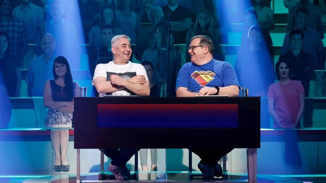 Bild: ARD/Morris Mac Matzen Rateteam-Kapitän Elton und der Comedian Ingo Oschmann bilden ein Rateteam.