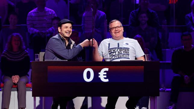 Bild: ARD/Morris Mac Matzen Rateteam-Kapitän Elton und der Comedian Kaya Yanar bilden ein Rateteam.