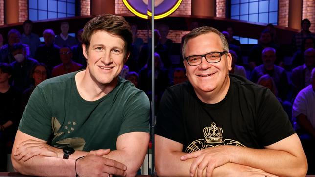 Bild: ARD/Morris Mac Matzen Rateteam-Kapitän Elton und der ehemalige Gewichtheber Matthias Steiner bilden ein Rateteam.