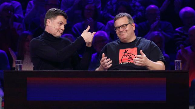 Bild: ARD/Morris Mac Matzen Rateteam-Kapitän Elton und der ehemalige Profifussballspieler Thomas Helmer bilden ein Rateteam.