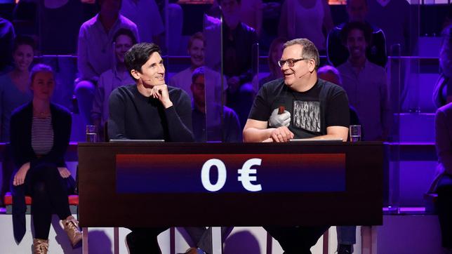 Bild: ARD/Morris Mac Matzen Rateteam-Kapitän Elton und der ehemalige Skispringer Martin Schmitt bilden ein Rateteam.