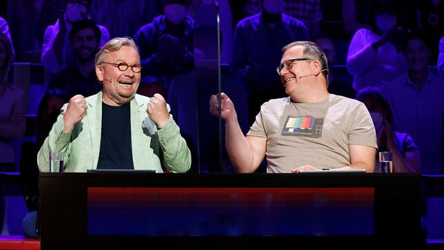 Bild: ARD/Morris Mac Matzen Rateteam-Kapitän Elton und der Fernsehmoderator Bernd Stelter bilden ein Rateteam.