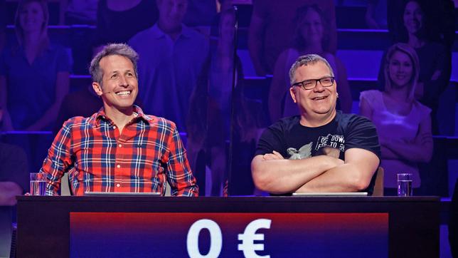 Rateteam-Kapitän Elton und der Fernsehmoderator Willi Weitzel bilden ein Rateteam.