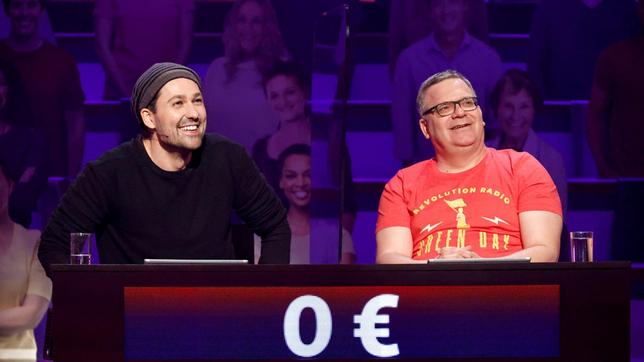 Bild: ARD/Morris Mac Matzen Rateteam-Kapitän Elton und der Geiger David Garrett bilden ein Rateteam.